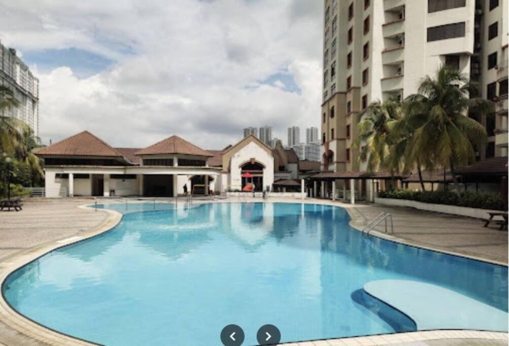 Penthouse Aloha Tower Near Danga Bay@ 8-10pax Apartment
