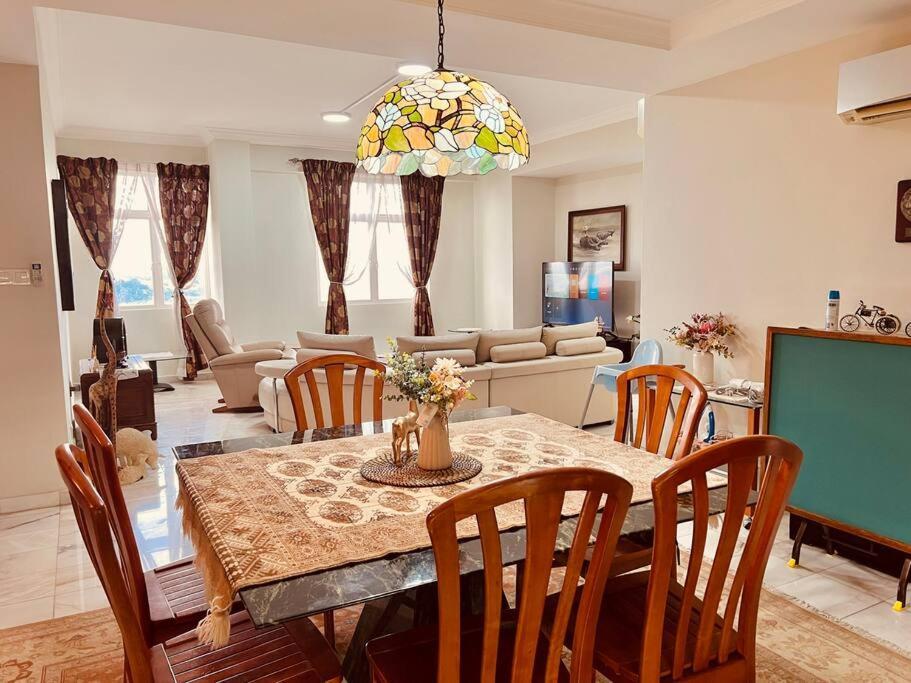 Apartment Penthouse Aloha Tower Near Danga Bay@ 8-10pax *